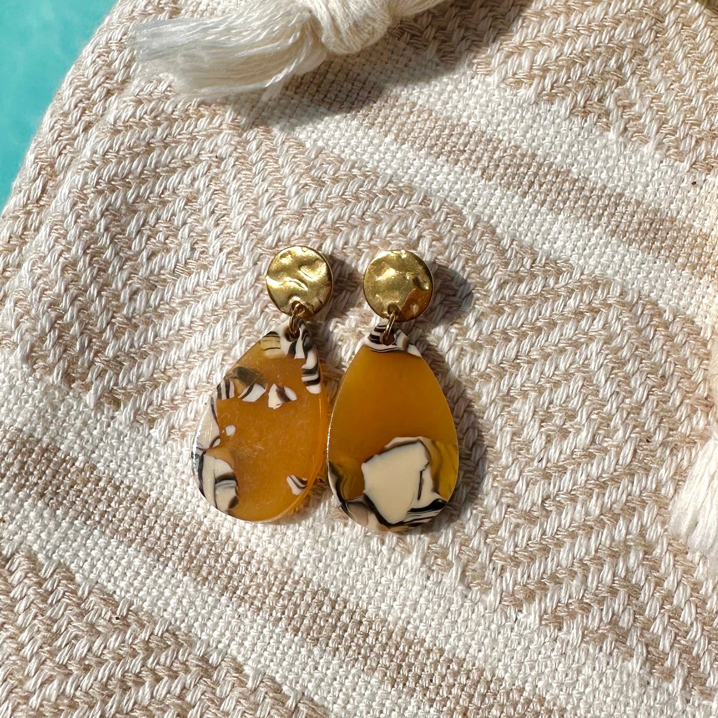 Petites boucles acrylique