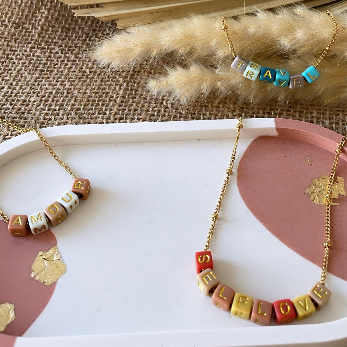 Collier personnalisé chaine fine perle cube