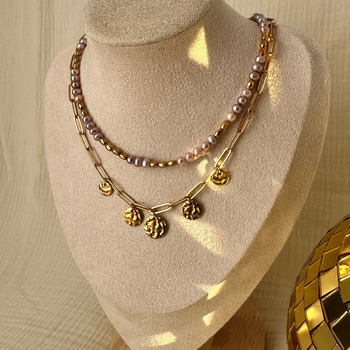 Collier médailles martelées