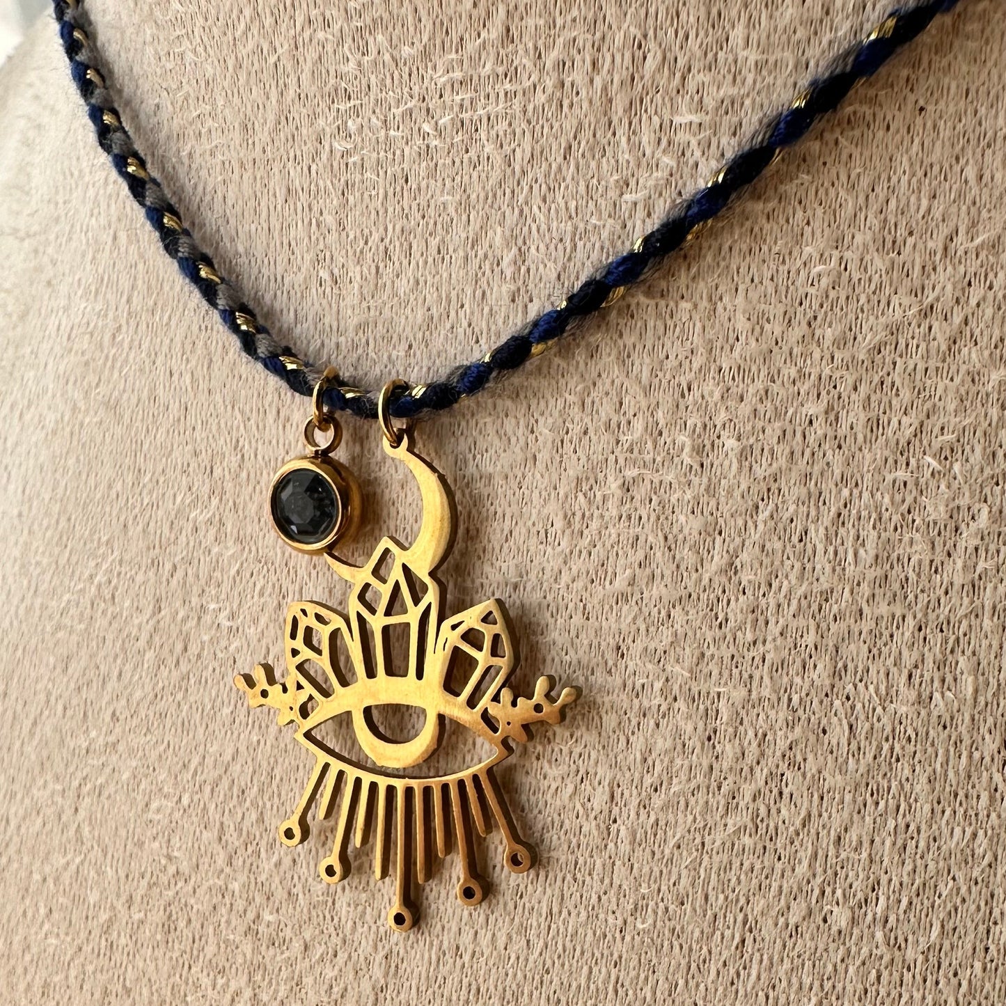 Collier cordon mystique