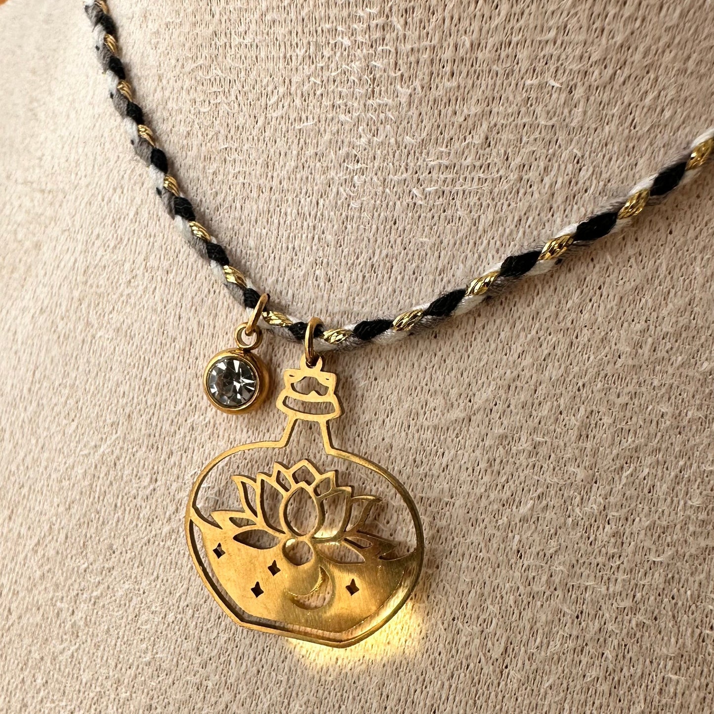 Collier cordon mystique