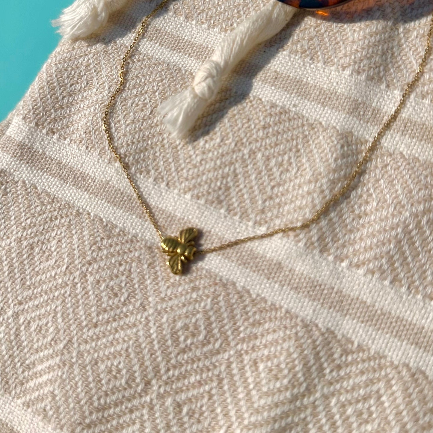 Collier abeille