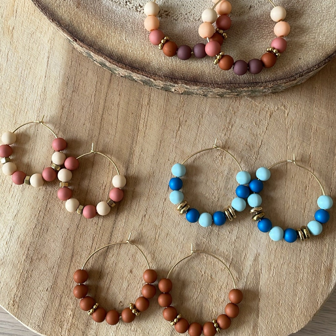 Boucles d'oreilles perles rondes mat