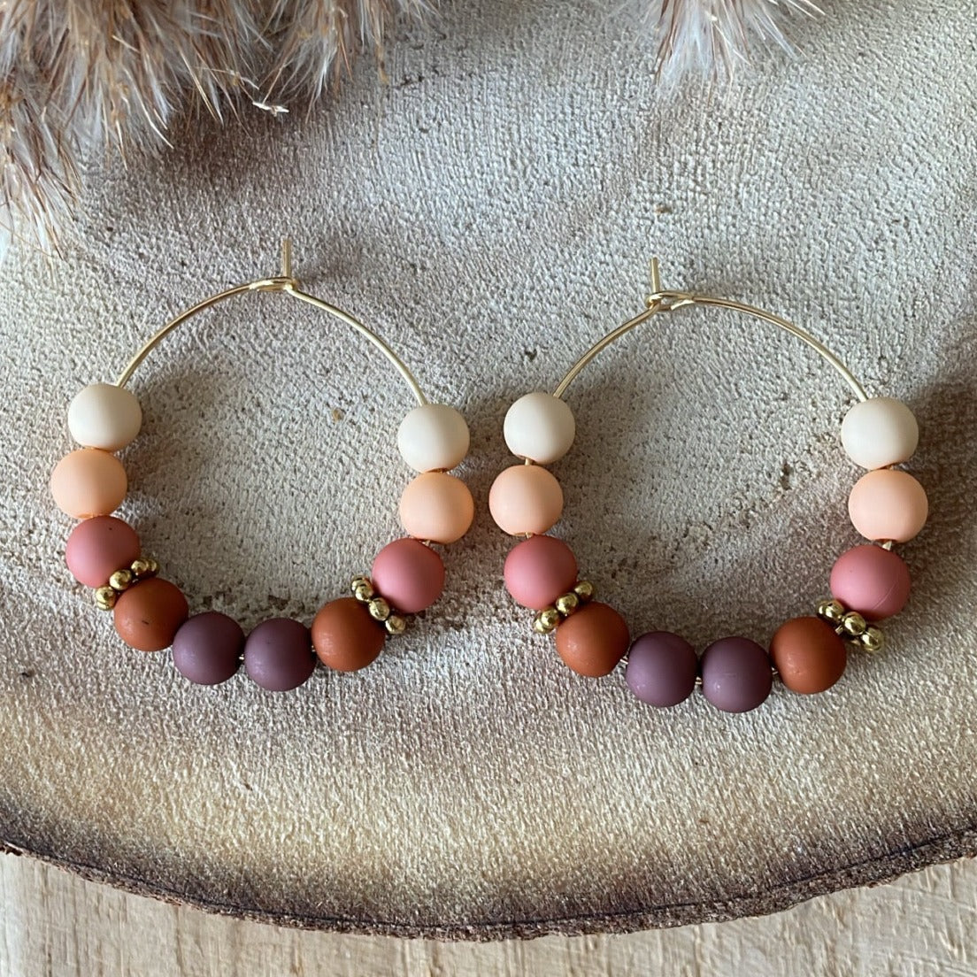 Boucles d'oreilles perles rondes mat