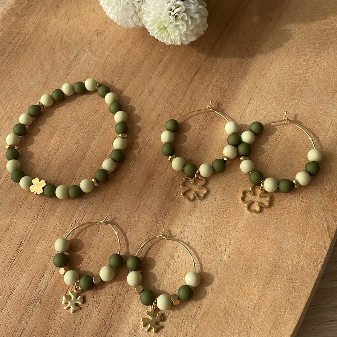 Boucles d'oreilles perles rondes mat