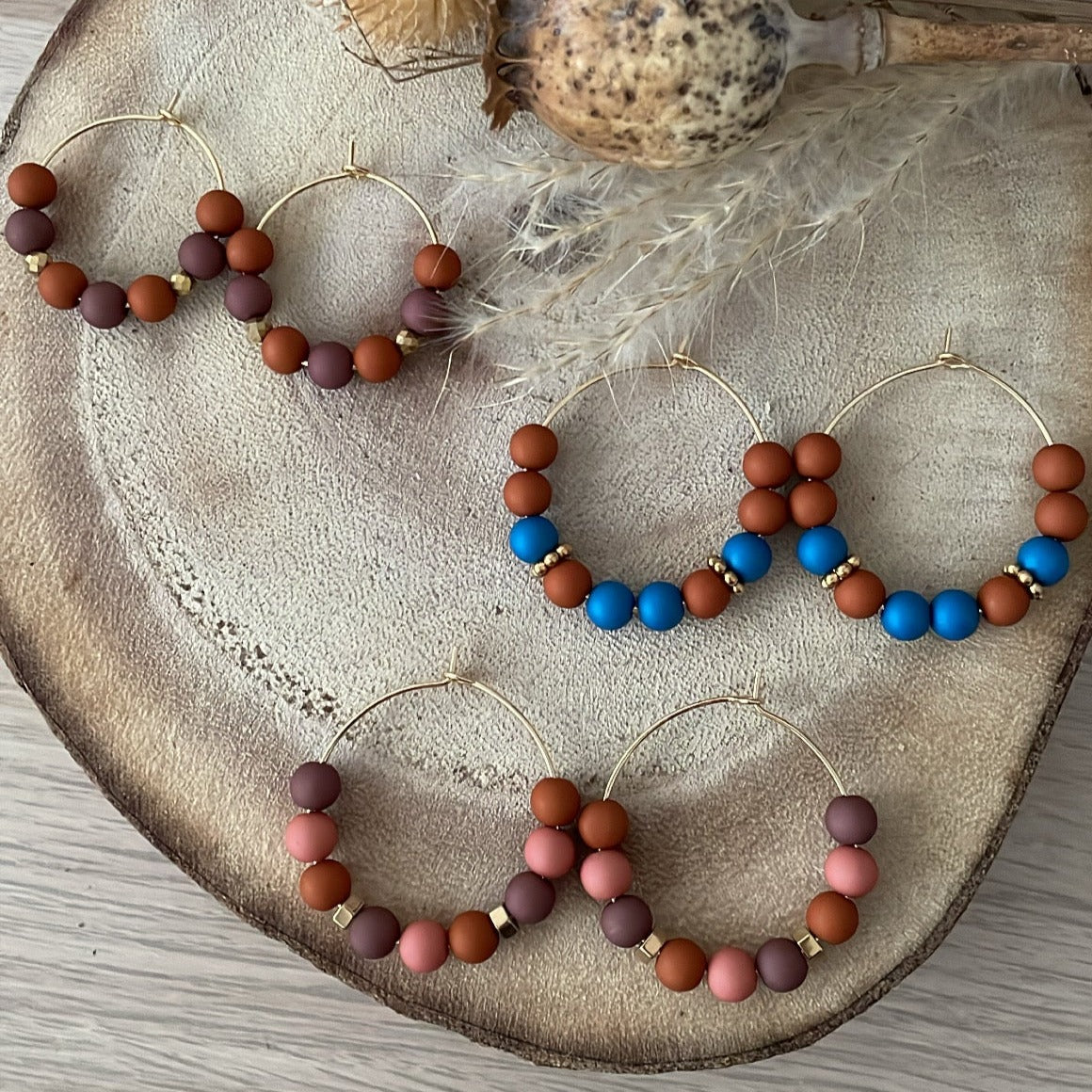 Boucles d'oreilles perles rondes mat