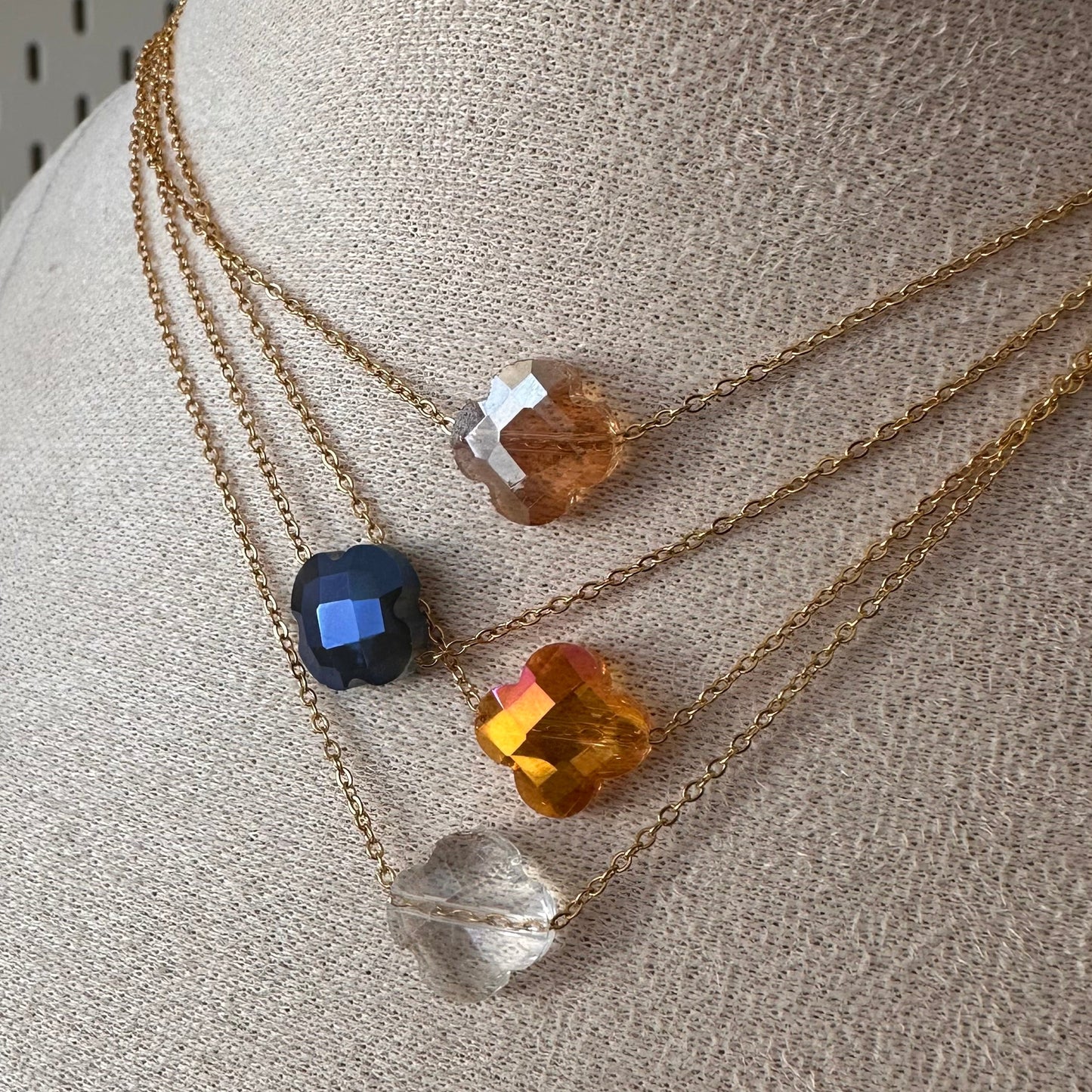 Collier trèfle cristal