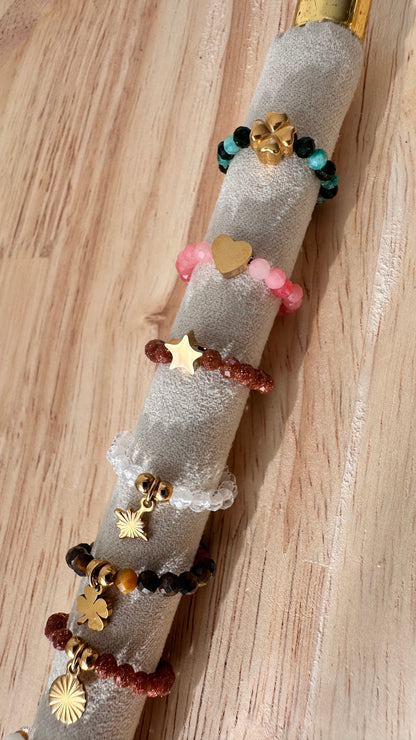 Bague perles et breloque