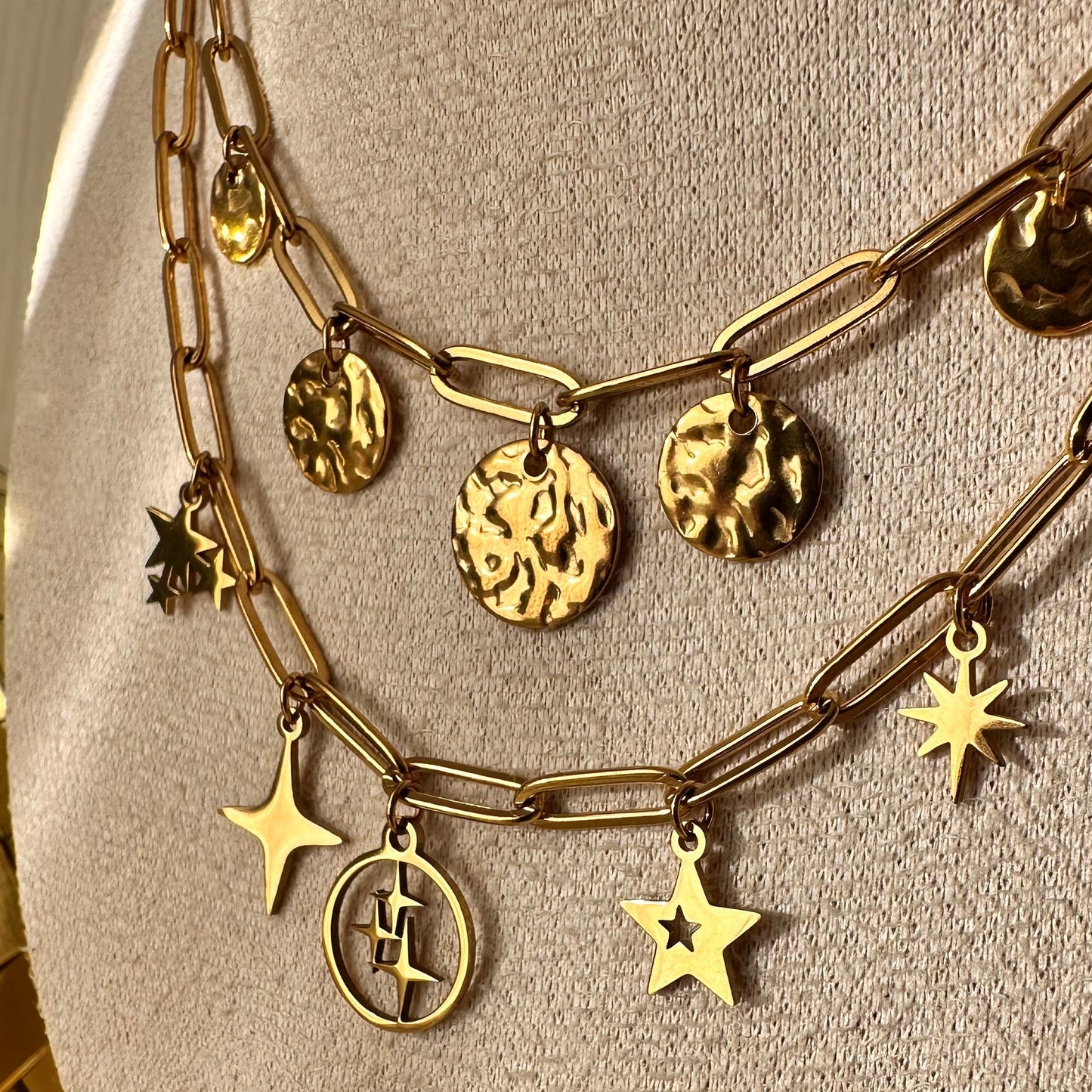 Collier médailles martelées