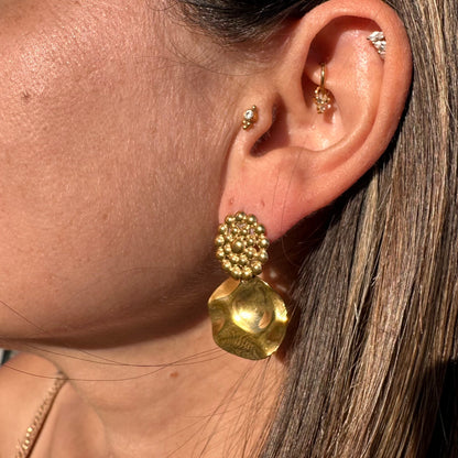 Boucles ondulées attaches dorées