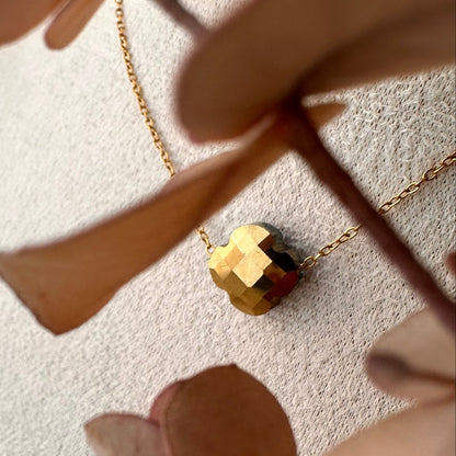 Collier trèfle cristal