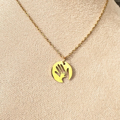 Collier mains