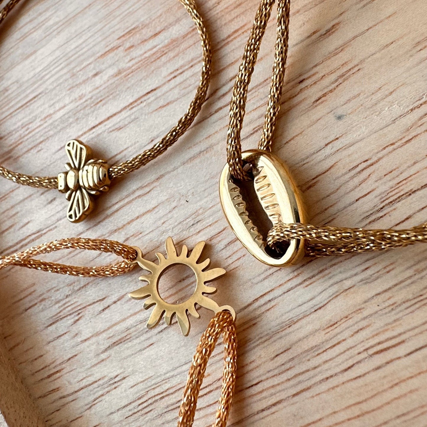 Bracelet cordon pailleté doré