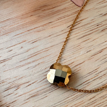 Collier trèfle cristal