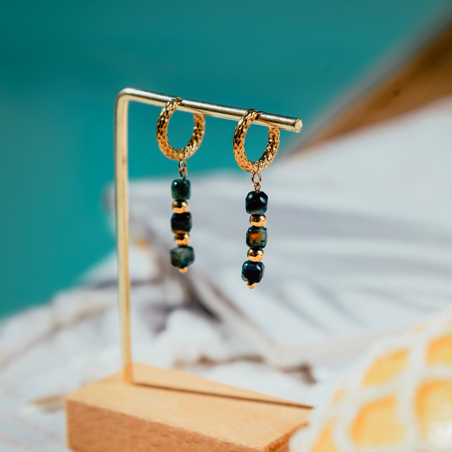 Boucles d'oreilles cube bleu coloré